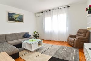 Apartment Davor 2330