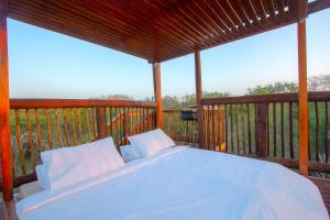 The Suite Luxury Safari Villa, Close to KNP, Starbed, Giraffe-Feeding-Tower, Bush-Bath