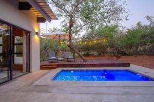 The Suite Luxury Safari Villa, Close to KNP, Starbed, Giraffe-Feeding-Tower, Bush-Bath