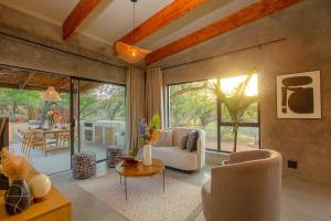 The Suite Luxury Safari Villa, Close to KNP, Starbed, Giraffe-Feeding-Tower, Bush-Bath