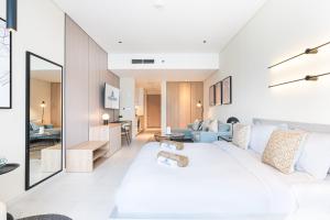 Cozy Central Home with Full Burj View