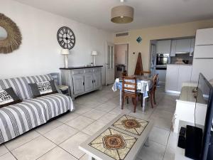 Appartement T2 avec Jardin Privatif et Piscine, à 130m de la Plage - Les Issambres - FR-1-768-41