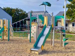 Campings Mobil home, piscine chauffee, toboggan, acces plage direct - 3 chambres 6 personnes : photos des chambres