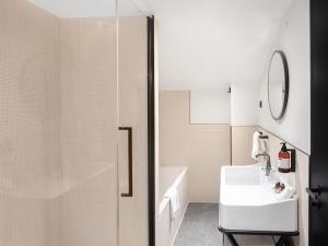 Hotels Maisons du Monde Hotel & Suites - La Rochelle Vieux Port : photos des chambres