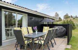 4 Bedroom Beautiful Home In Blokhus