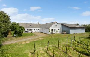 4 Bedroom Lovely Home In Ranum