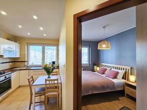 visit baltic - Malczewskiego apartament z 1sypialnią balkonem i bezpłatnym parkingiem ML09