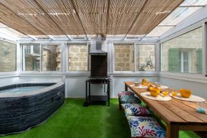 Maison familiale à 2 min à pied de lInstitut A Armand Calme Jeux babyfoot Jacuzzi Proche Mer