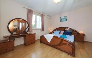 Stunning Home In Bast