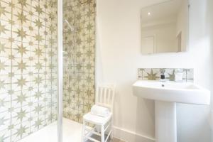 Caversham Westfield House from World At Home