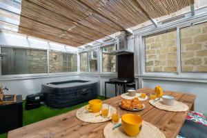 Maison familiale à 2 min à pied de lInstitut A Armand Calme Jeux babyfoot Jacuzzi Proche Mer