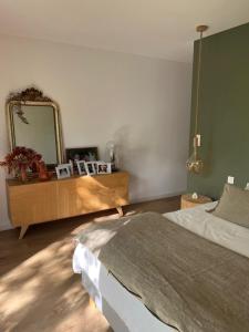 Villas Bastide Languedocienne de Standing - Pezenas LE CLOS DE L-AMANDIER : photos des chambres
