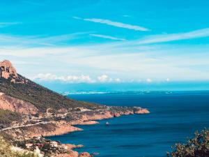 Belle Villa VUE MER EXCEPTIONNELLE PISCINE PRIVÉE 3 mn PLAGES et CALANQUES