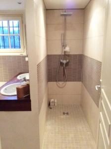 Villas Bastide Languedocienne de Standing - Pezenas LE CLOS DE L-AMANDIER : photos des chambres