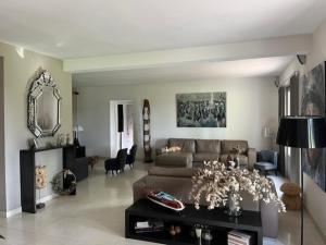 Villas Bastide Languedocienne de Standing - Pezenas LE CLOS DE L-AMANDIER : photos des chambres