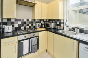 Willow House - 2-Bedroom House In Merseyside!