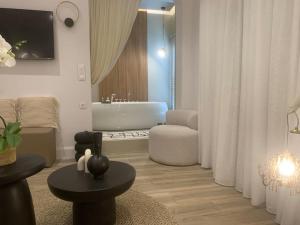Khroma Luxury Suite 4 beach front apartment
