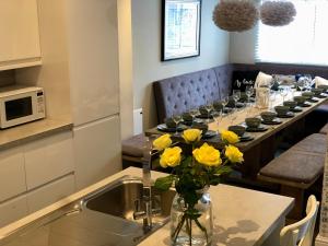 Lovely Townhouse in central Brighton sleeps 6-18