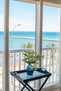 Vistas Increíbles y Confort en 1ª Línea de Playa