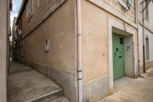Maisons de vacances Maison familiale a 2 min a pied de l'Institut A Armand Calme Jeux babyfoot Jacuzzi Proche Mer : Maison de Vacances