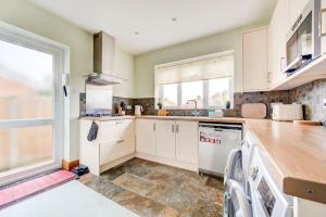 GuestReady - Big 4BR by Horsenden Hill Park