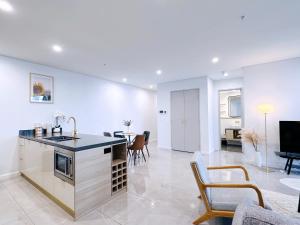 Oceanfront Serenity 2Beds with SofaBed Ocean View Apt