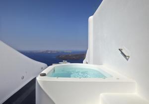 Imerovigli, Imerovigli, 84700, Santorini, Greece.