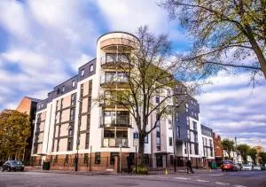 Bright and Modern Studios and Apartments at Manor Park Court Coventry - 考文垂