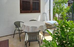 2 Bedroom Lovely Apartment In Krusevo