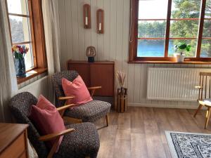The Pintorp cabin by the lake
