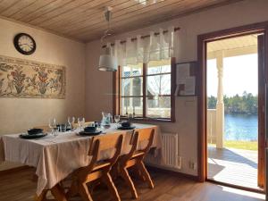 The Pintorp cabin by the lake