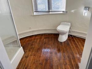 B&B / Chambres d'hotes Chateau d-Heucourt : Chambre Double avec Salle de Bains Privative