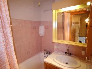 Appartements Charmant studio cabine avec balcon et vue sur pistes - FR-1-293-288 : photos des chambres