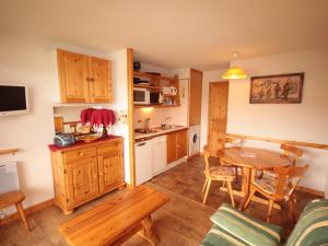 Appartements Charmant studio cabine avec balcon et vue sur pistes - FR-1-293-288 : photos des chambres