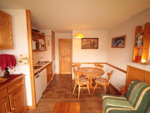 Appartements Charmant studio cabine avec balcon et vue sur pistes - FR-1-293-288 : photos des chambres