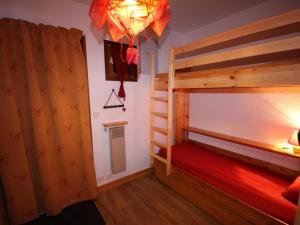 Charmant studio cabine avec balcon et vue sur pistes - FR-1-293-288