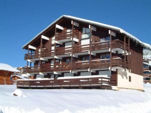 Appartements Charmant studio cabine avec balcon et vue sur pistes - FR-1-293-288 : photos des chambres