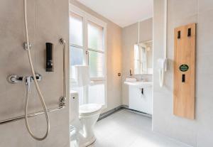 Hotels B&B HOTEL Arras Centre Les Places : Chambre Double - Accessible aux Personnes à Mobilité Réduite 