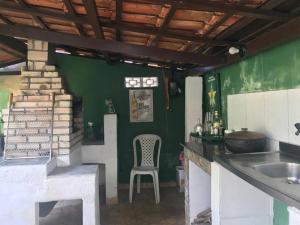 Casa completa localizada a cerca a 1 km da praia de Taperapuã