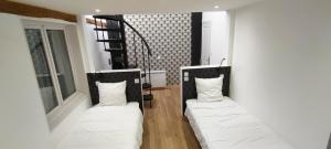 Villas Ecuries Val de Mai 35 pers 5 Gites 15 min Amiens : photos des chambres
