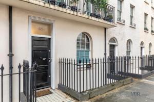 195VBR with private bathrooms, shared kitchen