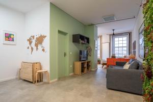 Green Hideaway by LovelyStay