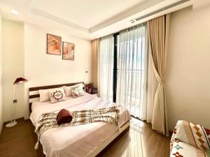 Bể bơi, gym, chạy bộ ven hồ