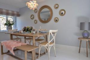 Finest Retreats - Sisu Bakewell, Limestones Cottage