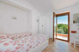 Spacious Apartment with View, Ripenda Kras, Shared Pool C