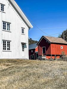 Lei idyllisk 1700talls gård!