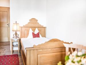 Comfort Single Room with Garden View room in Salzburg Hotel Holznerwirt