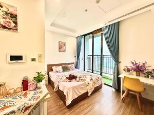 Luxurious Getaway Studio Apt At Vinhomes Green Bay Near Marriott and Grand Plaza