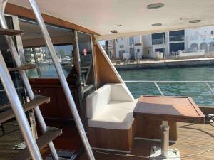 NUIT EXCEPTIONNELLE SUR UN SUPERBE BATEAU Yacht !