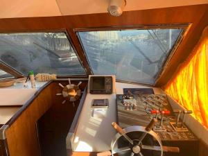 NUIT EXCEPTIONNELLE SUR UN SUPERBE BATEAU Yacht !